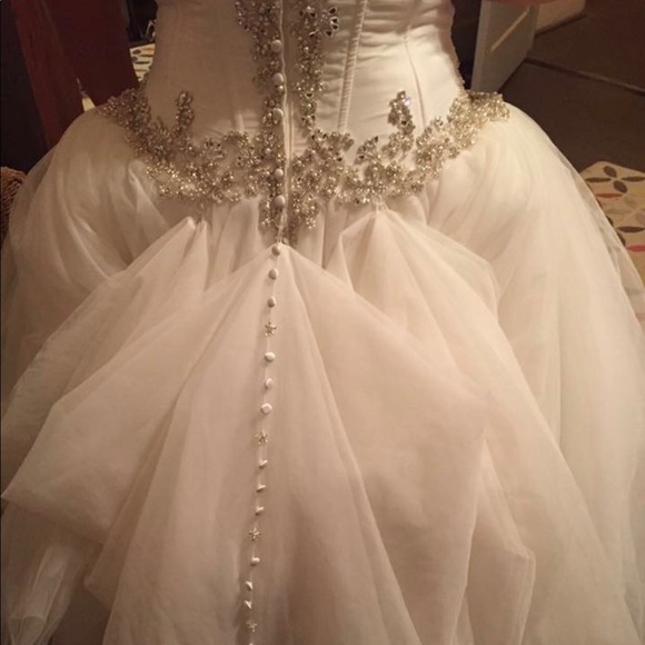 ALLURE BRIDAL WEDDING DRESS - Picture 6 of 7